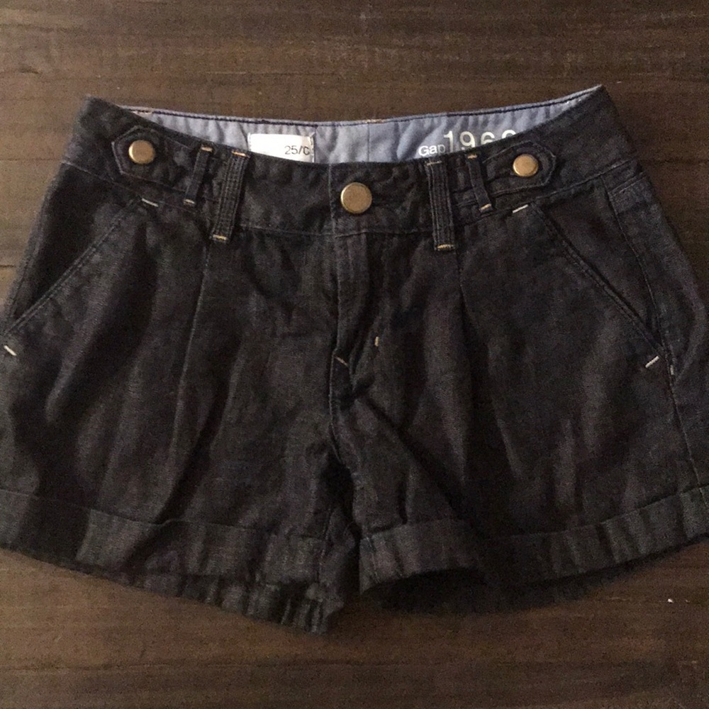 Gap pleated blue jean shorts - size 0 or 25